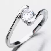 Strieborný prsteň so zirkónmi GST-11367