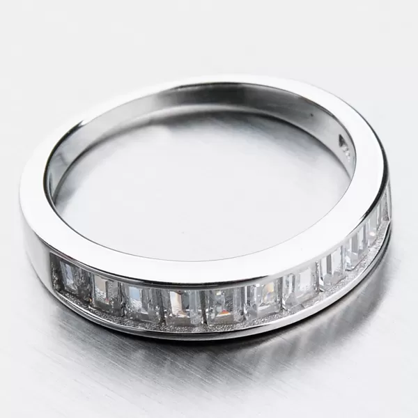 Strieborný prsteň so zirkónmi GST-11242