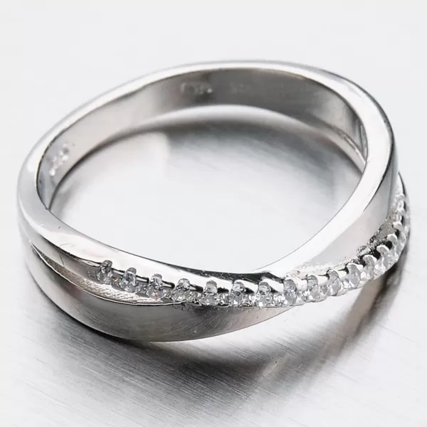 Strieborný prsteň so zirkónmi GST-11363