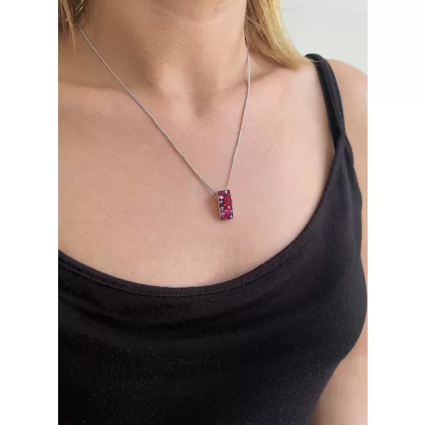 Strieborný náhrdelník so Swarovski kryštálmi červený obdĺžnik 32074.3 cherry