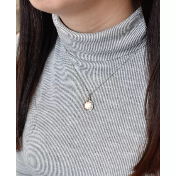 Strieborný prívesok s kryštálmi Swarovski ab efekt okrúhly 34253.2