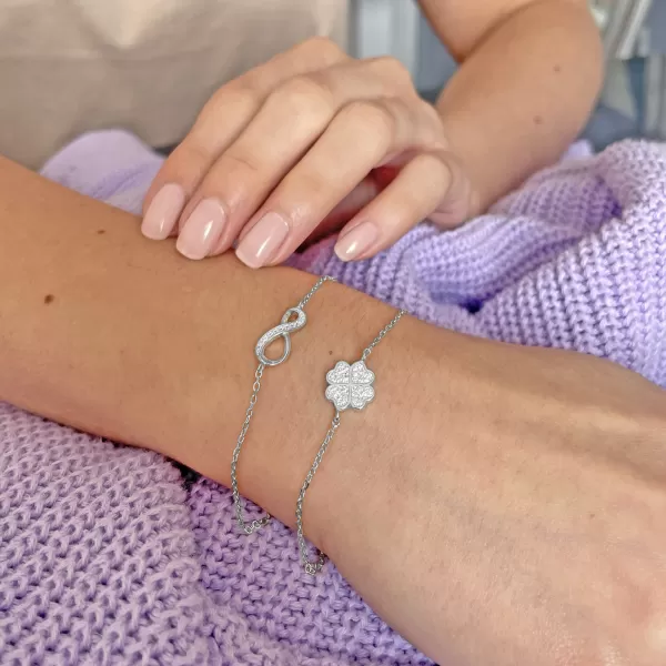 Strieborný náramok so zirkónmi štvorlístok 13008.1