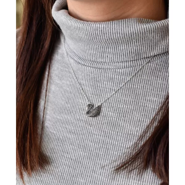 Strieborný náhrdelník so zirkónom čierna labuť 12026.3