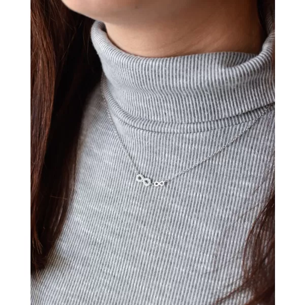 Strieborný náhrdelník so zirkónom biele nekonečno 12041.1