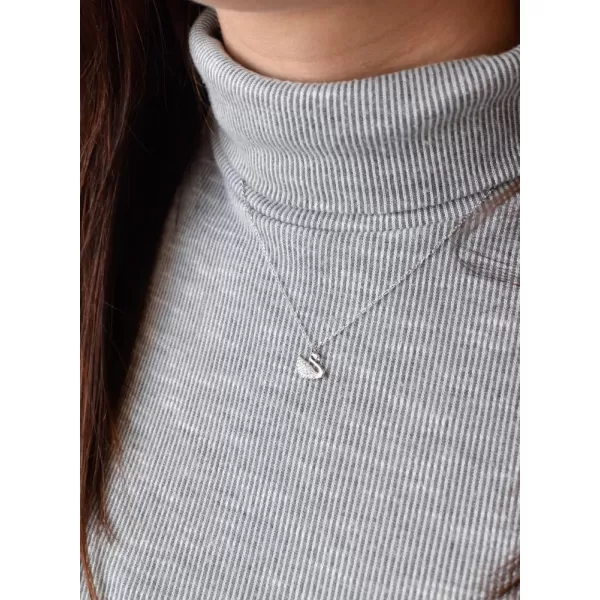 Strieborný náhrdelník so zirkónom biela labuť 12032.1