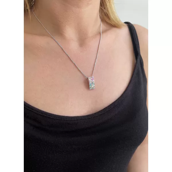 Strieborný náhrdelník so Swarovski kryštálmi ružovo-zelený obdĺžnik 32074.3 sakura