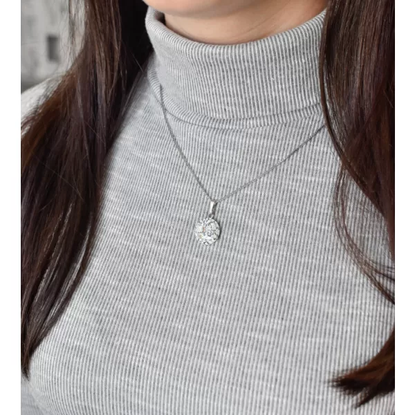 Strieborný prívesok s kryštálmi Swarovski modrý okrúhly 34225.3 light sapphire