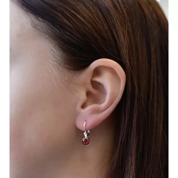 Strieborné náušnice visiace s kryštálmi červené okrúhle 31112.3 ruby