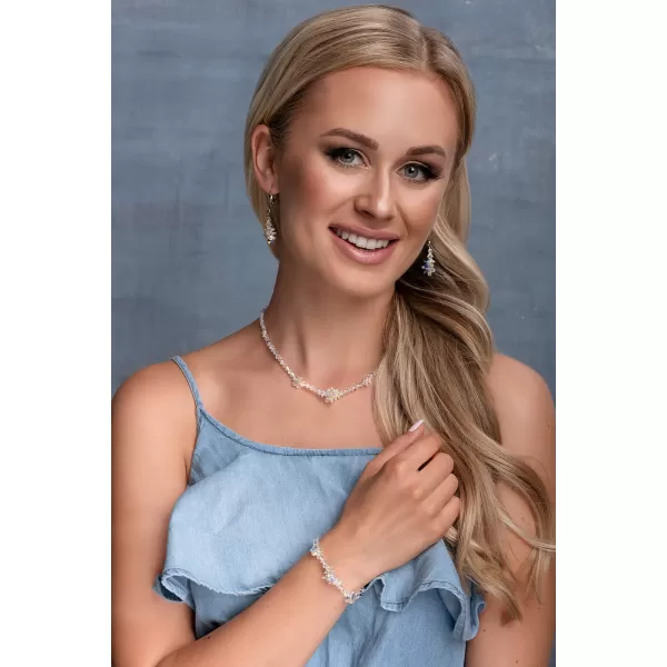 Strieborný náramok so Swarovski kryštálmi AB efekt 33107.2