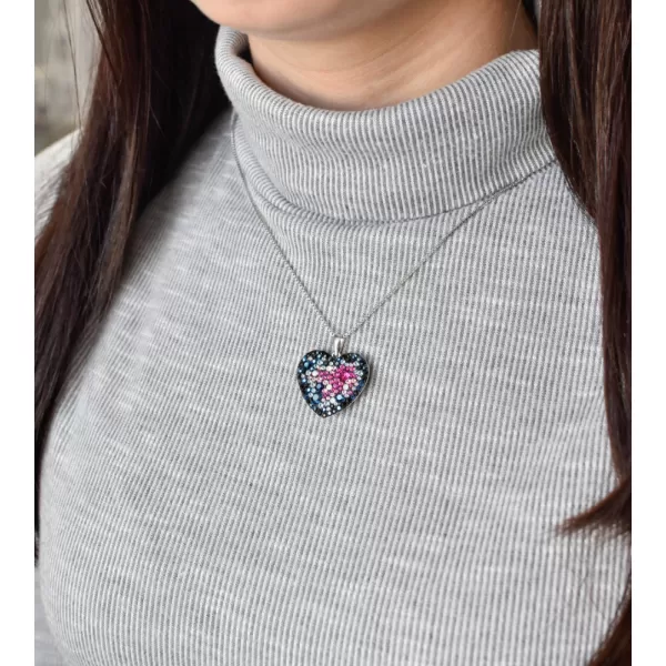 Strieborný prívesok s kryštálmi Swarovski mix farieb srdca 34243.4 galaxy