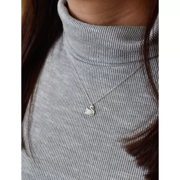 Strieborný náhrdelník so zirkónom biela labuť 12019.1