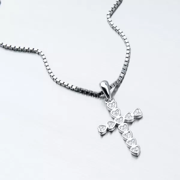 Strieborný krížik HST-13151