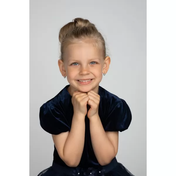 Strieborné detské náušnice visiace so zirkónom modré srdce 11216.3