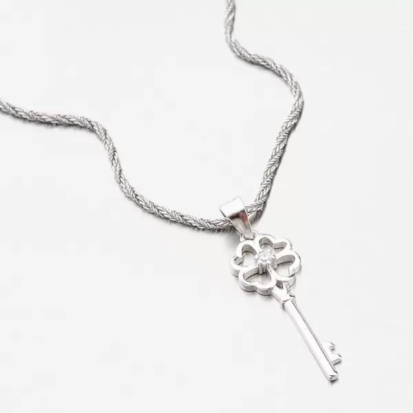 Strieborný prívesok so zirkónmi HST-13619