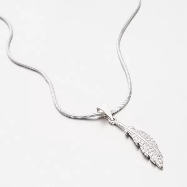 Strieborný prívesok so zirkónmi HST-13630