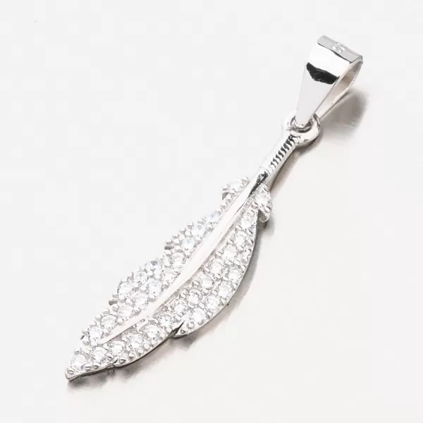 Strieborný prívesok so zirkónmi HST-13630