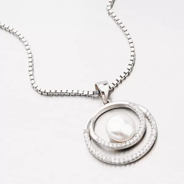 Strieborný prívesok so zirkónmi HST-13645