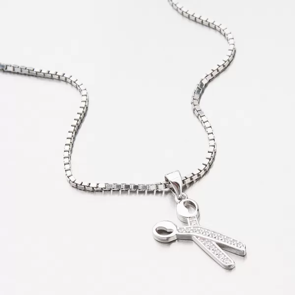 Strieborný prívesok so zirkónmi HST-13482