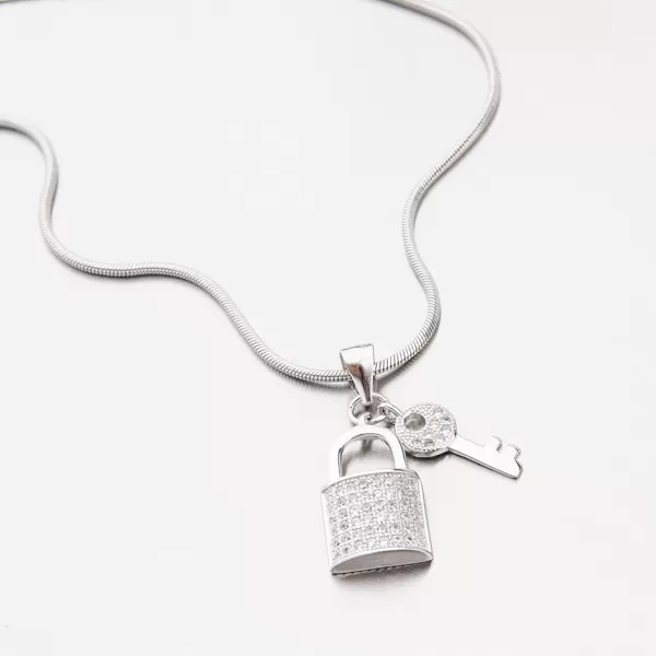 Strieborný prívesok so zirkónmi HST-13603