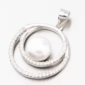 Strieborný prívesok so zirkónmi HST-13645