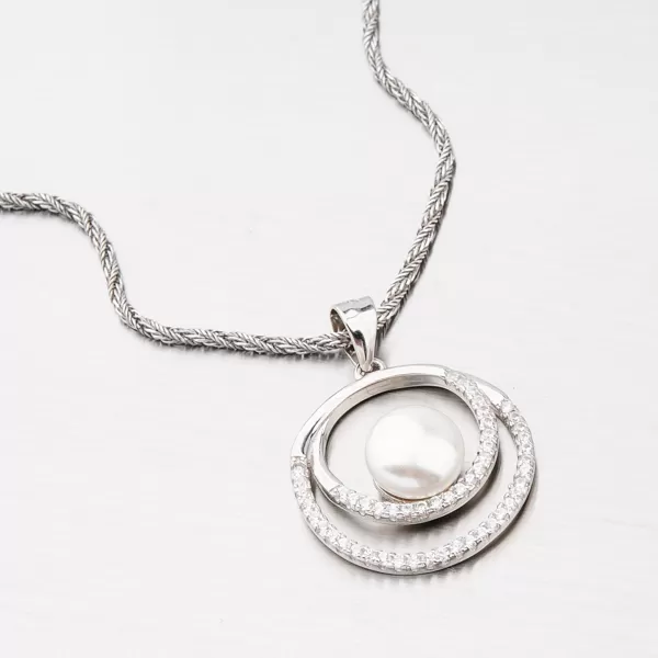 Strieborný prívesok so zirkónmi HST-13645