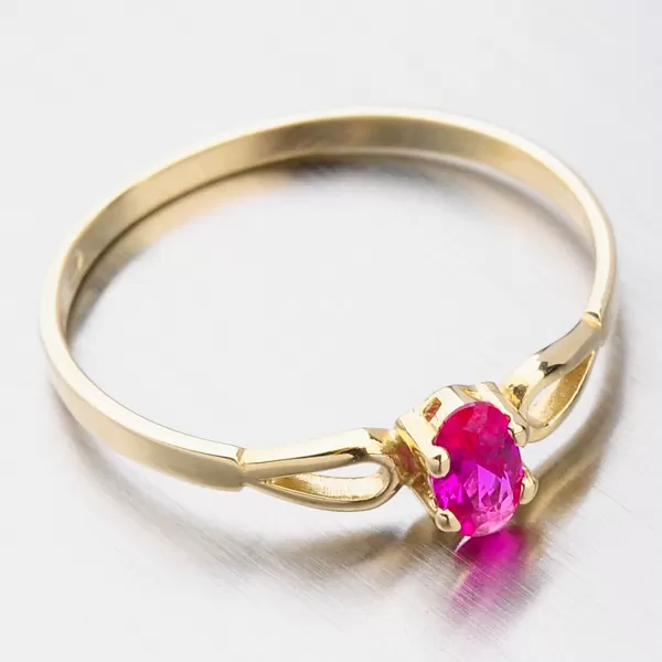 Zlatý prsteň s oválnym Ruby 681p-110046