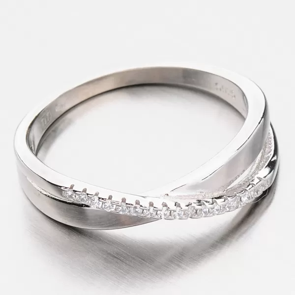 Strieborný prsteň zdobený zirkónmi GST-11453