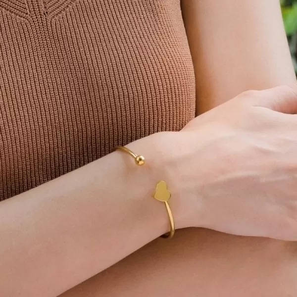 Pevný náramok so srdcom MNCBG14-286-B