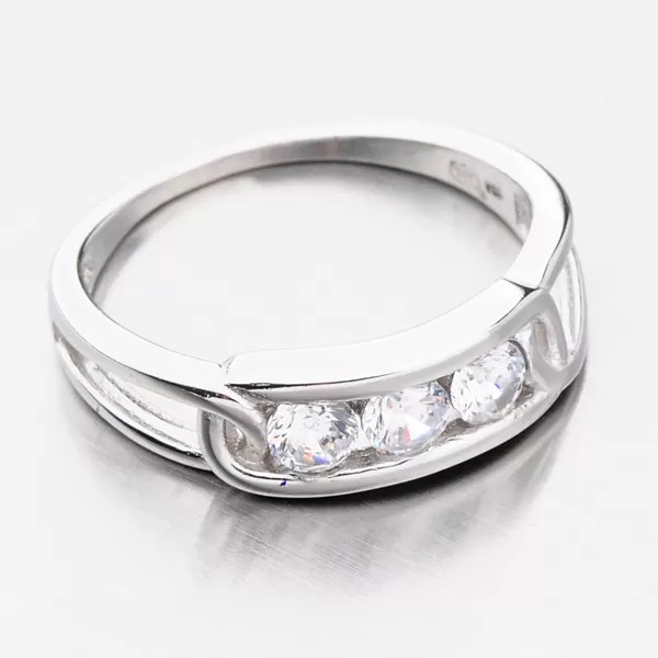 Strieborný prsteň so zirkónmi GST-11285