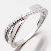 Strieborný prsteň zdobený zirkónmi GST-11453