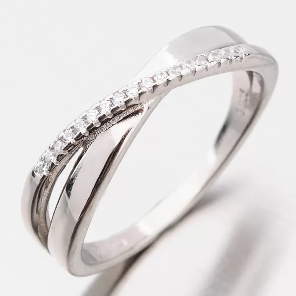 Strieborný prsteň zdobený zirkónmi GST-11453