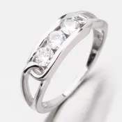 Strieborný prsteň so zirkónmi GST-11285