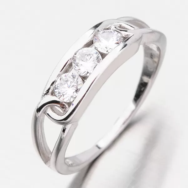 Strieborný prsteň so zirkónmi GST-11285