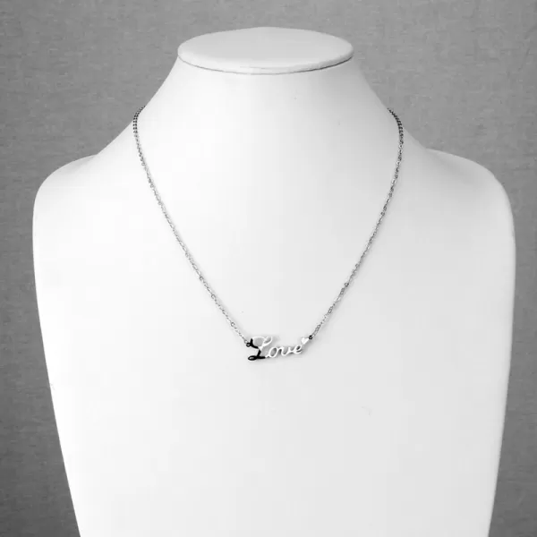 Náhrdelník s nápisom love SSPMHBJ-156636-ST