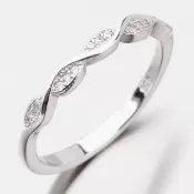 Strieborný prsteň so zirkónmi GST-11149