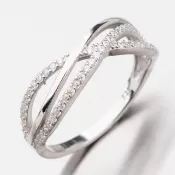 Strieborný prsteň zdobený zirkónmi GST-11452