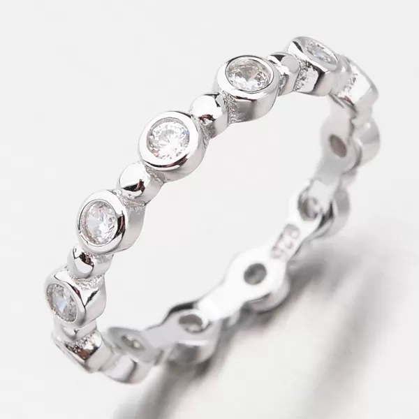 Strieborný prsteň so zirkónmi GST-11429