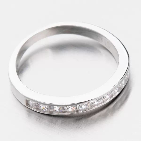 Strieborný prsteň so zirkónmi GST-11246