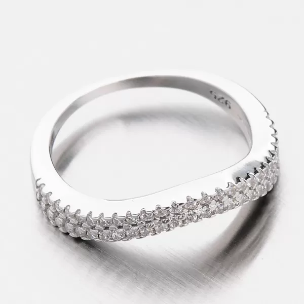 Strieborný prsteň so zirkónmi GST-11230