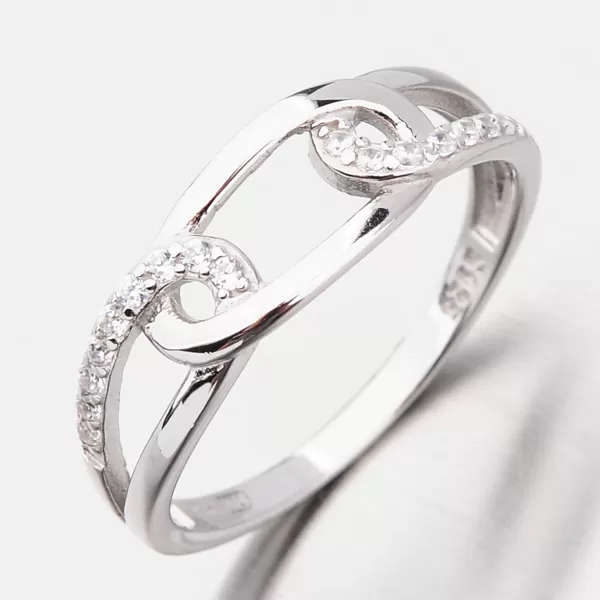 Strieborný prsteň zdobený zirkónmi GST-11420