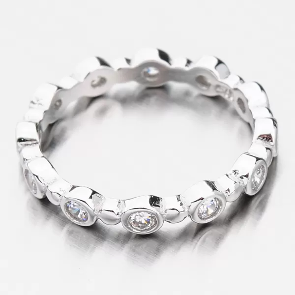 Strieborný prsteň so zirkónmi GST-11429