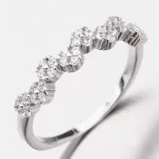 Strieborný prsteň zdobený zirkónmi GST-11390