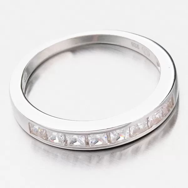 Strieborný prsteň so zirkónmi GST-11244