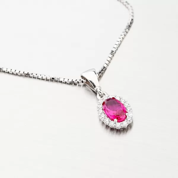 Prívesok v bielom zlate s rubínom 13-375