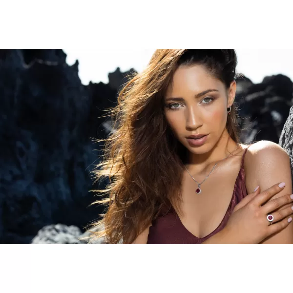 Sada šperkov s kryštálmi Swarovski náušnice, retiazka a prívesok červené okrúhle 39352.3