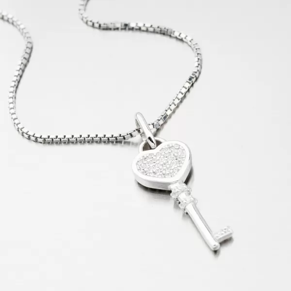 Prívesok so zirkónmi kľúč HST-13688