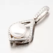 Strieborný prívesok so zirkónmi a perlou HST-13427P