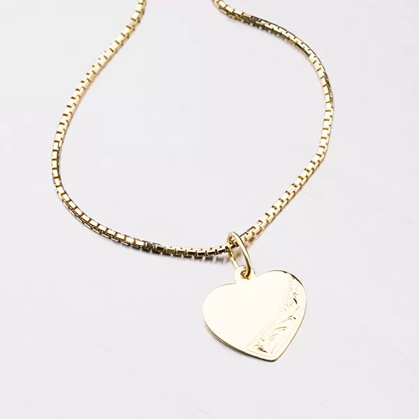Zlatý prívesok v tvare srdca s gravírovaním 322P-131035