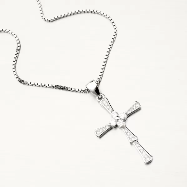 Strieborný prívesok kríž so zirkónmi PKL-3075