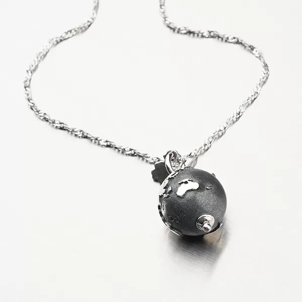 Striebro prívesku Globe P1702256-0532-SLX